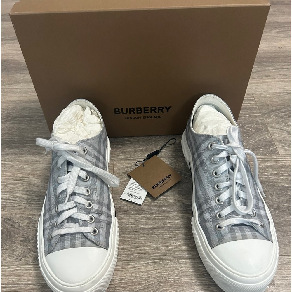 Burberry Shoes - Picture 3 of 8